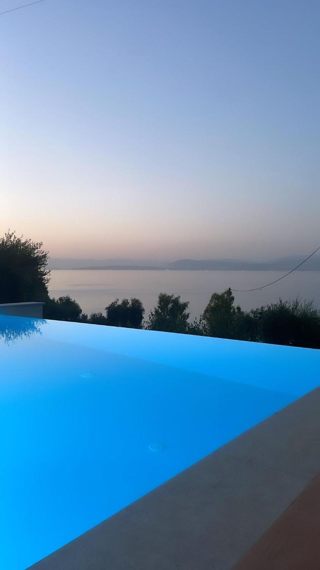 Veroniki Penthouse Deluxe Apartment Άγιος Ιωάννης Περιστερών Εξωτερικό φωτογραφία