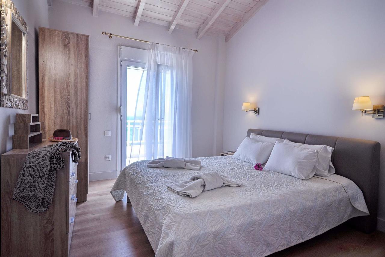 Veroniki Penthouse Deluxe Apartment Άγιος Ιωάννης Περιστερών Εξωτερικό φωτογραφία