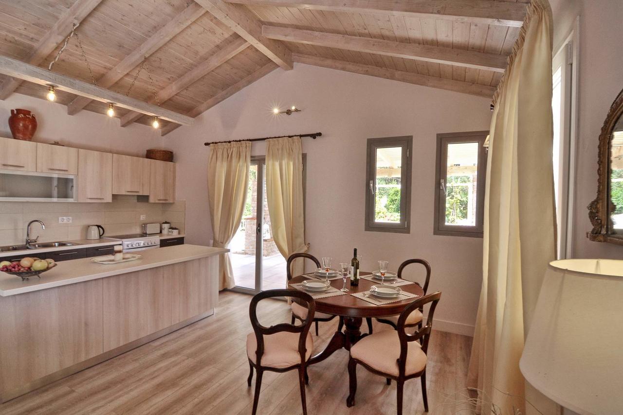 Veroniki Penthouse Deluxe Apartment Άγιος Ιωάννης Περιστερών Εξωτερικό φωτογραφία