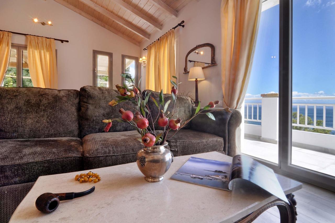 Veroniki Penthouse Deluxe Apartment Άγιος Ιωάννης Περιστερών Εξωτερικό φωτογραφία