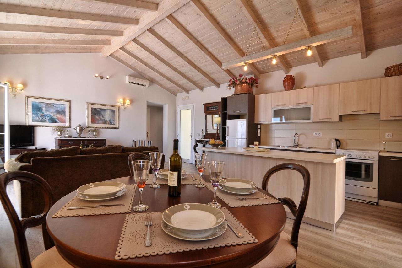 Veroniki Penthouse Deluxe Apartment Άγιος Ιωάννης Περιστερών Εξωτερικό φωτογραφία