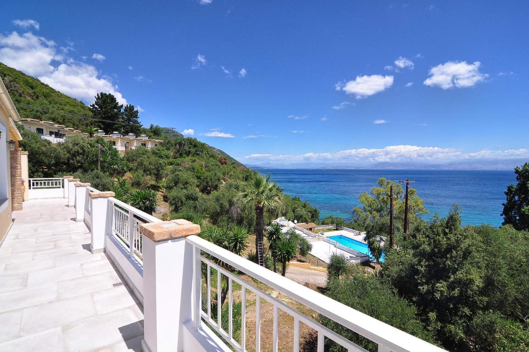 Veroniki Penthouse Deluxe Apartment Άγιος Ιωάννης Περιστερών Εξωτερικό φωτογραφία