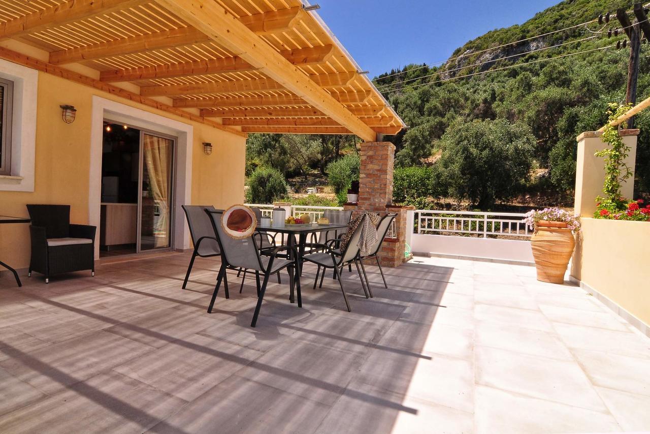 Veroniki Penthouse Deluxe Apartment Άγιος Ιωάννης Περιστερών Εξωτερικό φωτογραφία