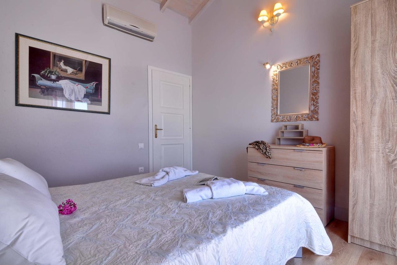 Veroniki Penthouse Deluxe Apartment Άγιος Ιωάννης Περιστερών Εξωτερικό φωτογραφία